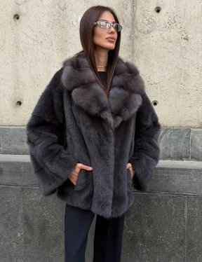 Короткая шуба из меха норки с воротником из меха куницы - фото 8