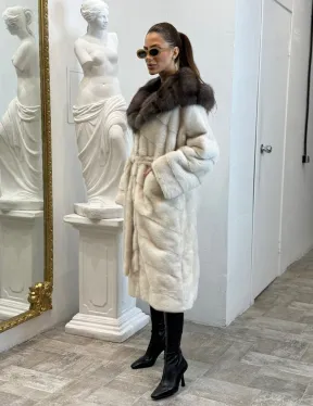 Шуба из меха норки Velvet с капюшоном из меха куницы