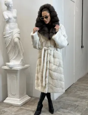 Шуба из меха норки Velvet с капюшоном из меха куницы