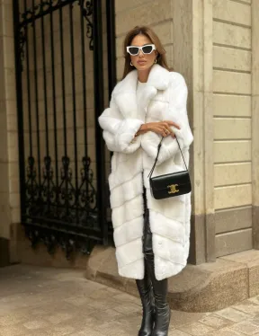 Белая шуба из мех норки NAFA