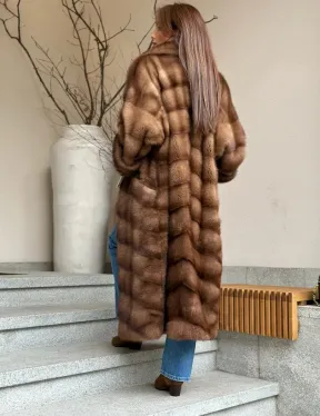 Стильное пальто из меха соболиной норки - цвет соболь