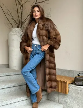 Стильное пальто из меха соболиной норки - цвет соболь