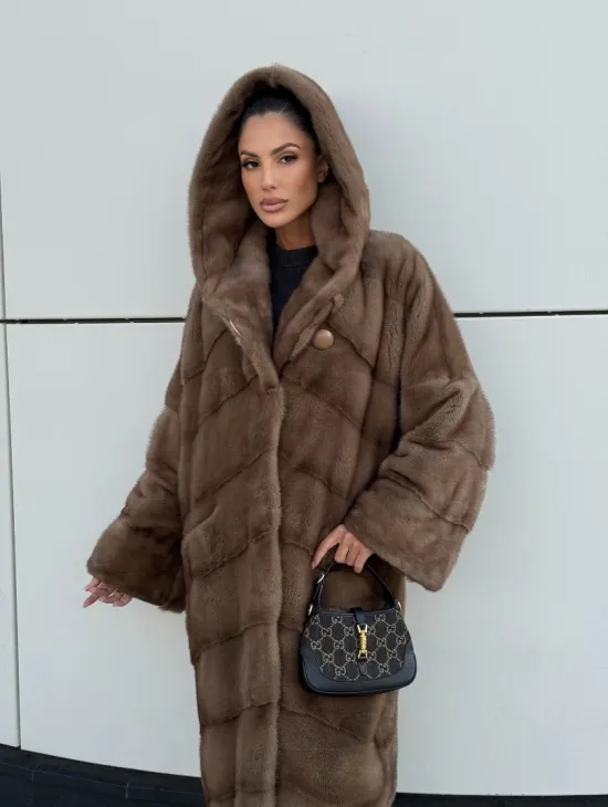 Женская норковая шуба NAFA MINK с капюшоном - цвет пастель