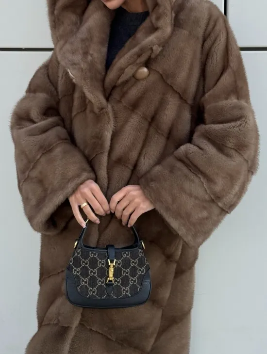 Женская норковая шуба NAFA MINK с капюшоном - цвет пастель