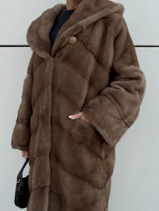 Женская норковая шуба NAFA MINK с капюшоном - цвет пастель