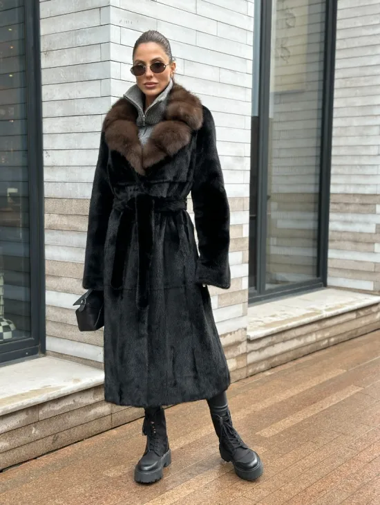Шуба норковая Black Velvet c воротником из меха куницы