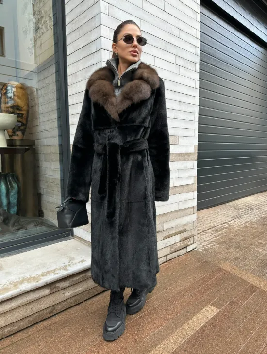 Шуба норковая Black Velvet c воротником из меха куницы