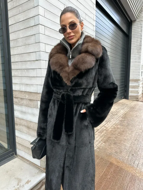 Шуба норковая Black Velvet c воротником из меха куницы