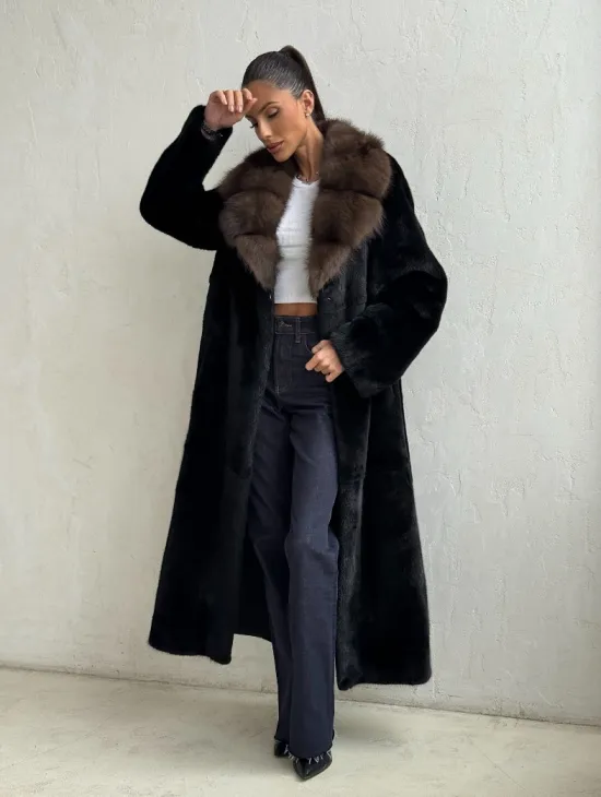 Шуба норковая Black Velvet c воротником из меха куницы