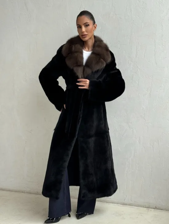 Шуба норковая Black Velvet c воротником из меха куницы