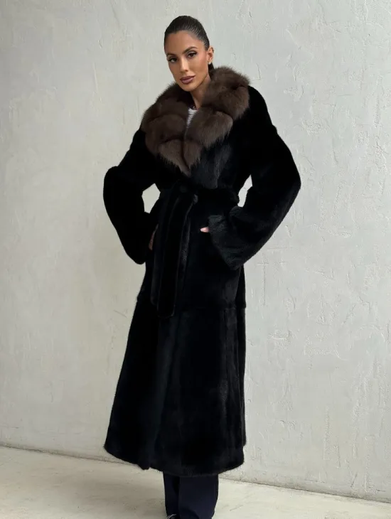 Шуба норковая Black Velvet c воротником из меха куницы