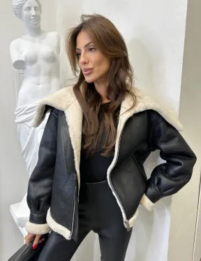 Стильная дубленка из овчины с отложным воротником