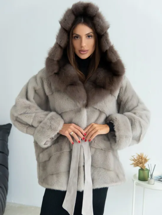 Норковое пончо с капюшоном куница светло-серого цвета