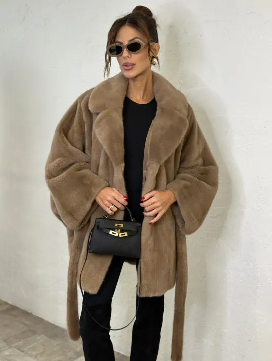 Шуба летучая мышь мех VELVET английский воротник - цвет палевый