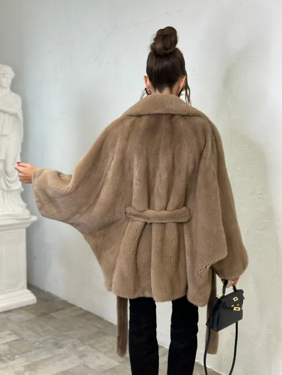 Шуба летучая мышь мех VELVET английский воротник - цвет палевый