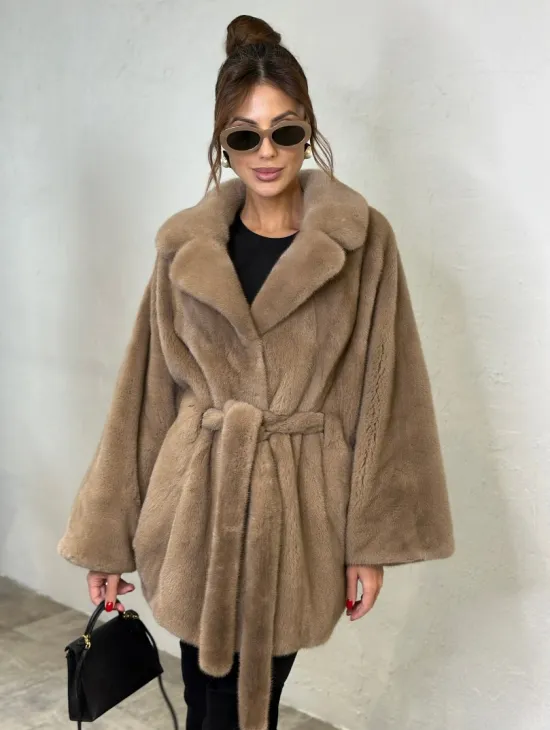 Шуба летучая мышь мех VELVET английский воротник - цвет палевый