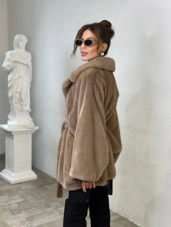 Шуба летучая мышь мех VELVET английский воротник - цвет палевый