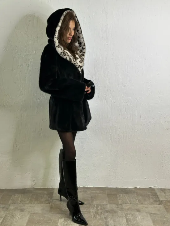 Черная норковая шуба, капюшон с принтом Louis Vuitton