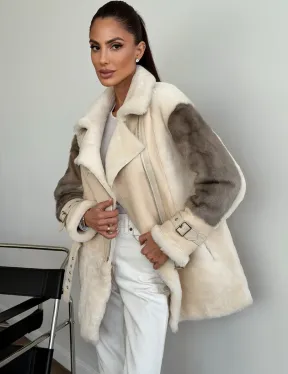 Удлиненная дубленка из натуральной овчины с рукавами из меха норки – молочный