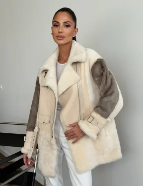 Удлиненная дубленка из натуральной овчины с рукавами из меха норки – молочный