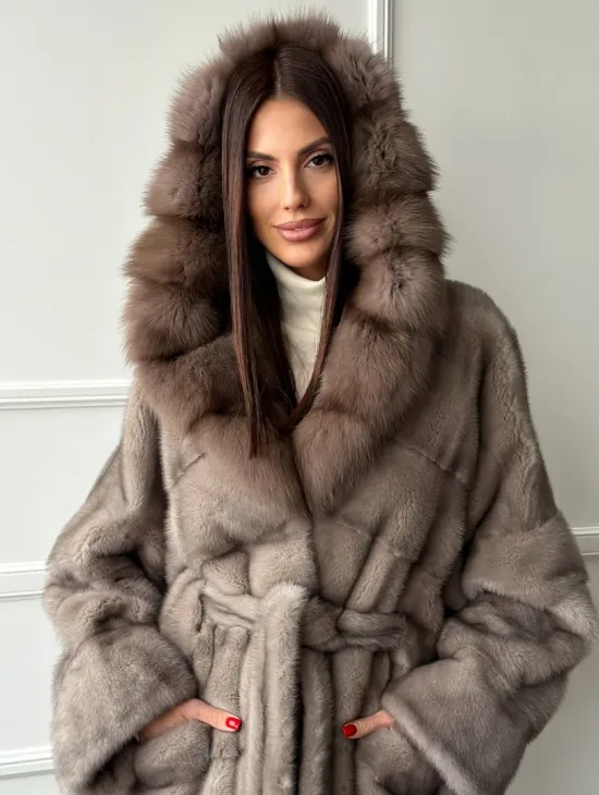 Шуба норковая с капюшоном куница - цвет светло-серый