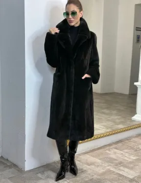 Элегантное пальто из плюшевой норки VELVET - цвет черно-зеленый