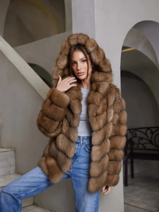 Шуба из куницы с капюшоном