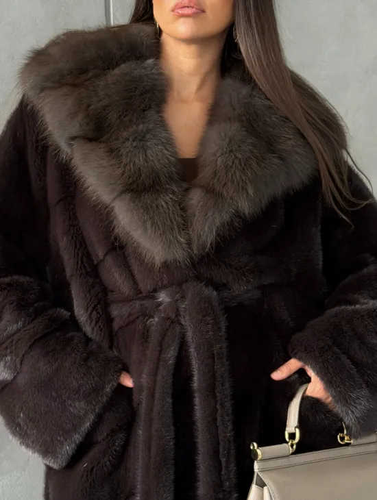 Шуба норковая с капюшоном из меха куницы - цвет уголь