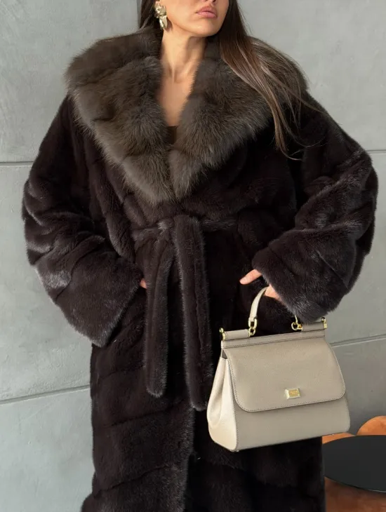 Шуба норковая с капюшоном из меха куницы - цвет уголь