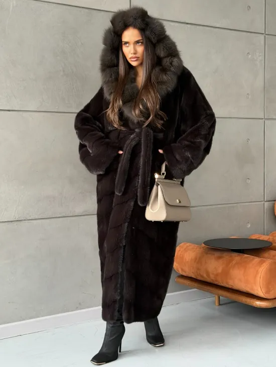 Шуба норковая с капюшоном из меха куницы - цвет уголь