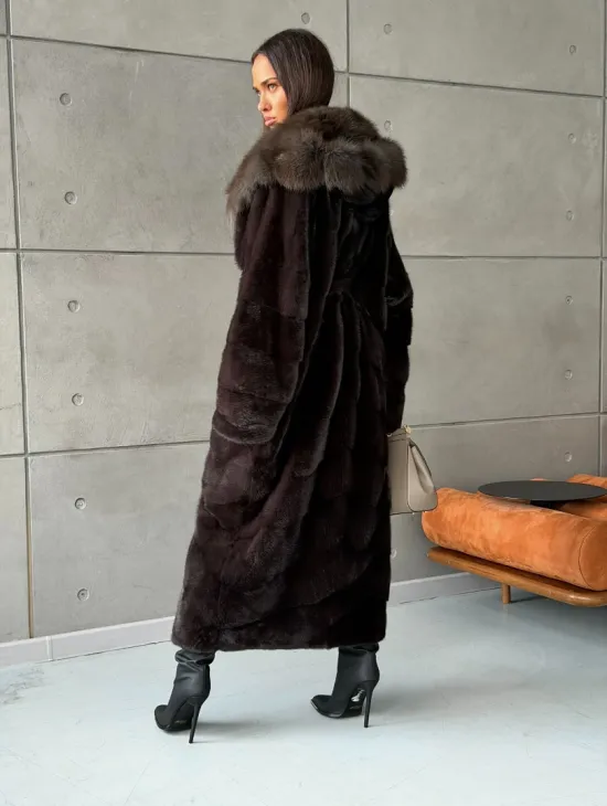 Шуба норковая с капюшоном из меха куницы - цвет уголь