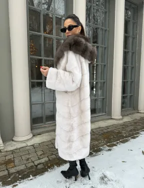 Норковое кимоно с капюшоном из меха куницы - цвет жемчуг