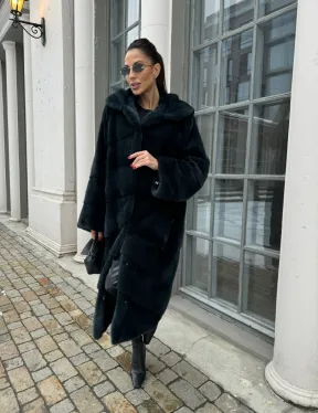 Шуба из плюшевой норки NAFA с капюшоном  - цвет черный изумруд