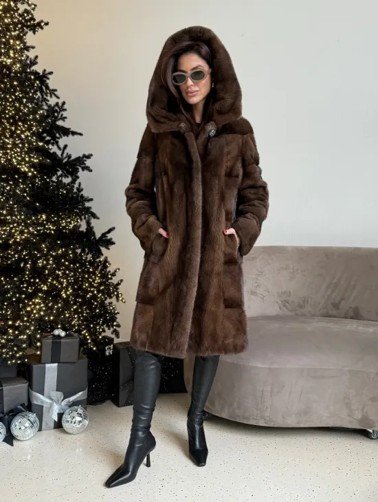 Норковая шуба с капюшоном в цвете орех