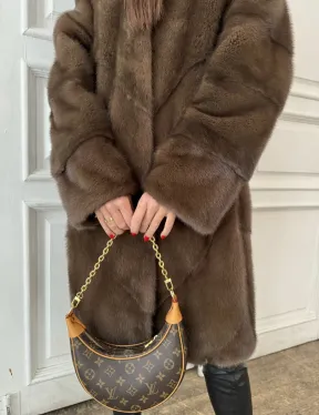 Шуба из меха норки с капюшоном в цвете орех