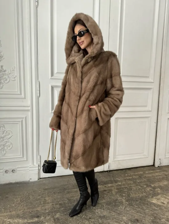 Норковая шуба с капюшоном - цвет пастель