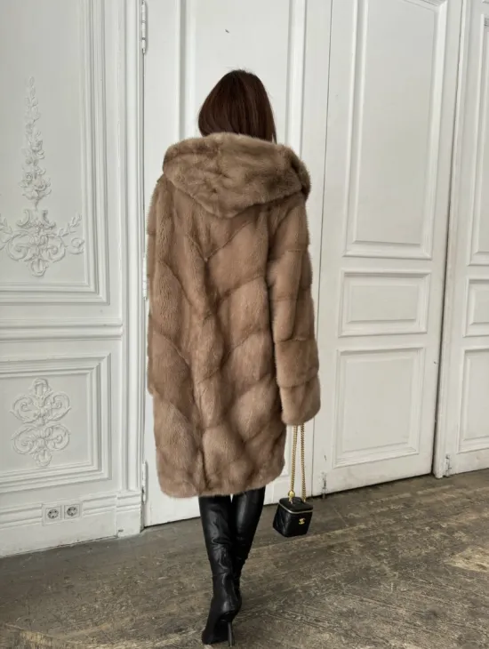 Норковая шуба с капюшоном - цвет пастель