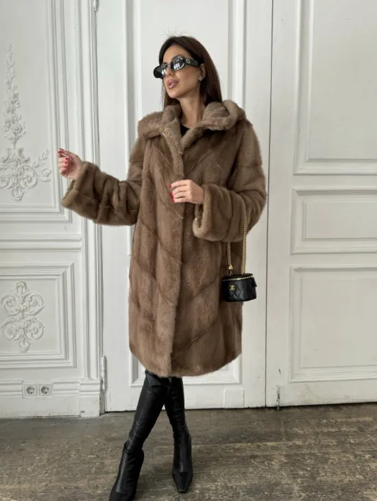 Норковая шуба с капюшоном - цвет пастель