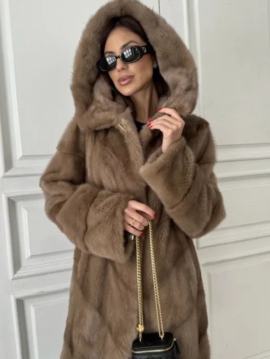 Норковая шуба с капюшоном - цвет пастель