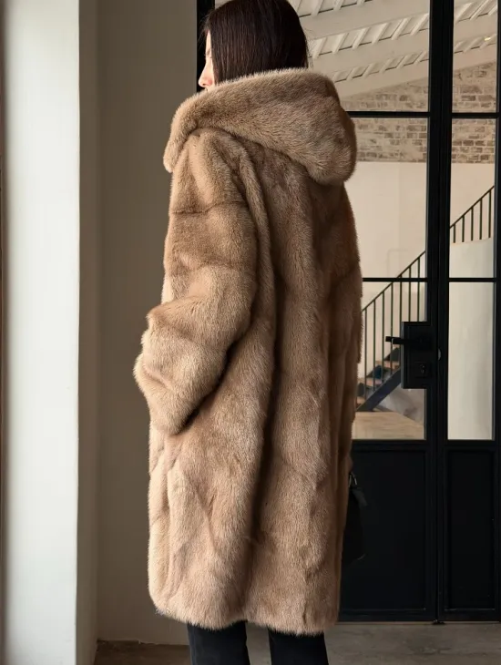 Норковая шуба с капюшоном - цвет пастель