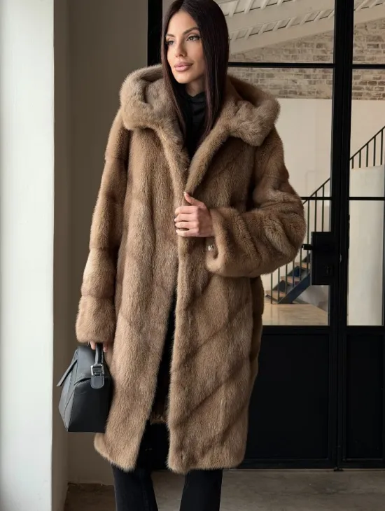 Норковая шуба с капюшоном - цвет пастель