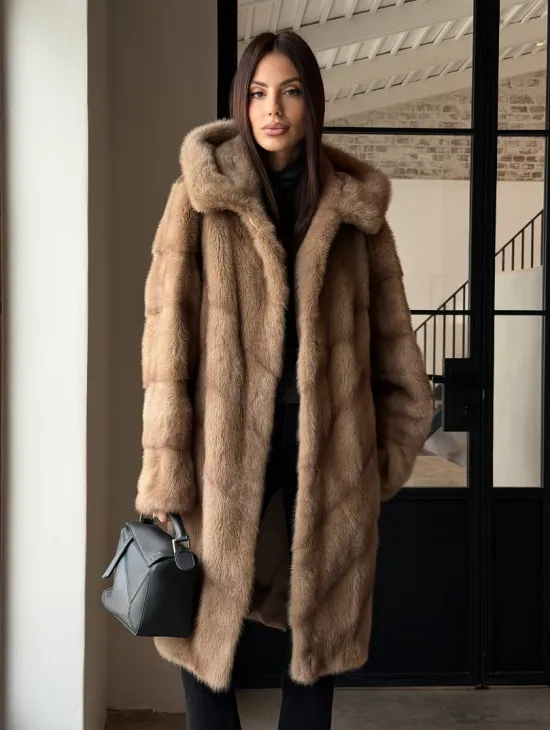 Норковая шуба с капюшоном - цвет пастель