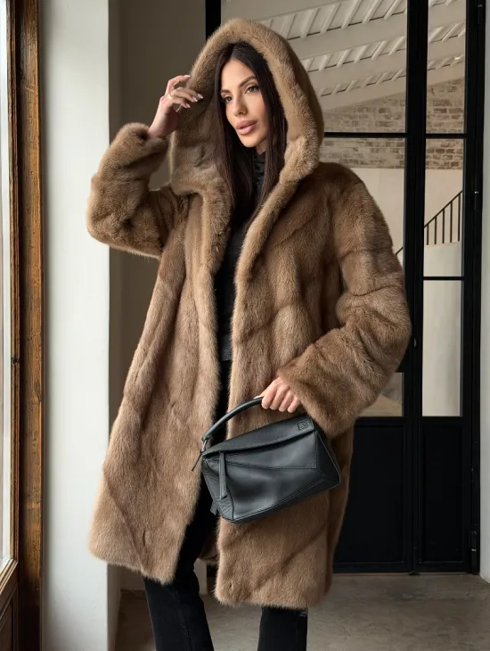 Норковая шуба с капюшоном - цвет пастель