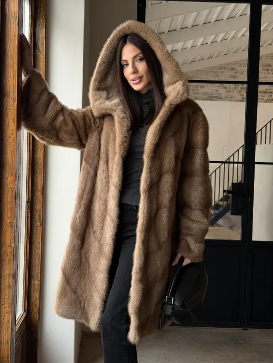 Норковая шуба с капюшоном - цвет пастель