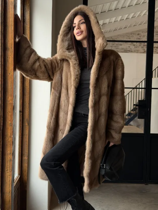 Норковая шуба с капюшоном - цвет пастель