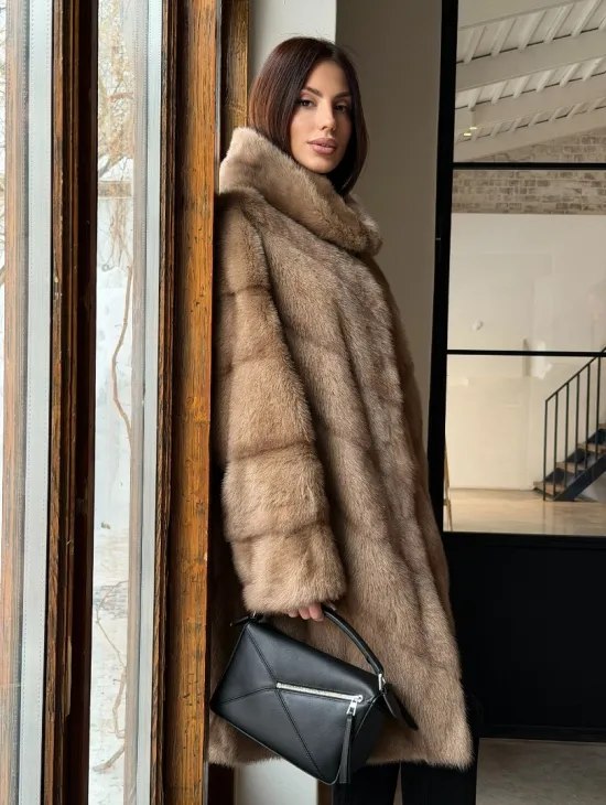 Норковая шуба с капюшоном - цвет пастель