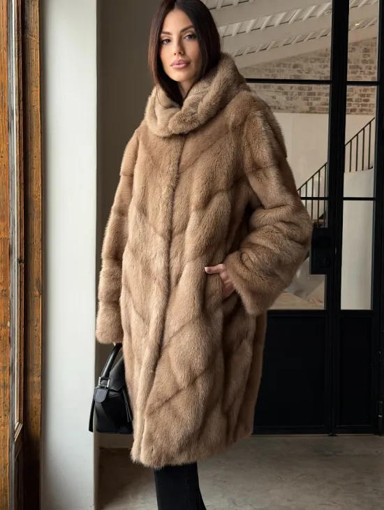 Норковая шуба с капюшоном - цвет пастель