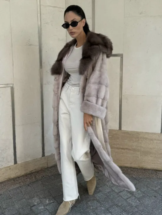 Шуба норковая с капюшоном из меха куницы в цвете нюд