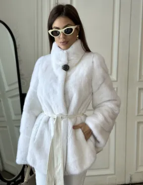 Белая шуба из меха норки (крестовка) стойка воротник