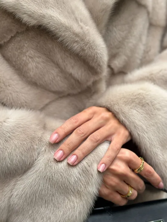 Шуба из меха норки английский воротник пудра